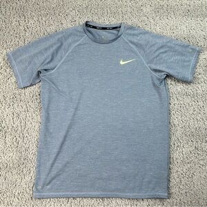 Nike Shirt Mens Medium Swim Crewneck Tee Drifit Active Outdoors Gym Fitness